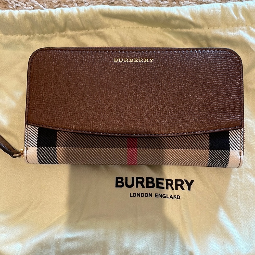Authentic Burberry Wallet NWT